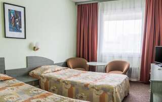 Отель Hotel Balkan Плевен Двухместный номер эконом-класса с 2 отдельными кроватями-1