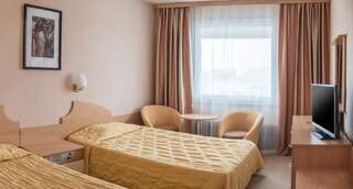 Отель Hotel Balkan Плевен Улучшенный двухместный номер с 1 кроватью или 2 отдельными кроватями-2