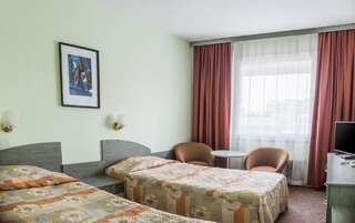 Отель Hotel Balkan Плевен Двухместный номер эконом-класса с 2 отдельными кроватями-4