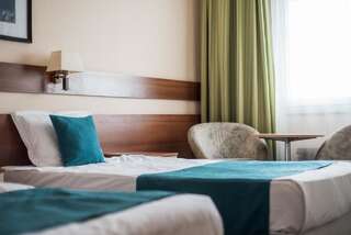 Отель Hotel Balkan Плевен Стандартный двухместный номер с 2 отдельными кроватями-2